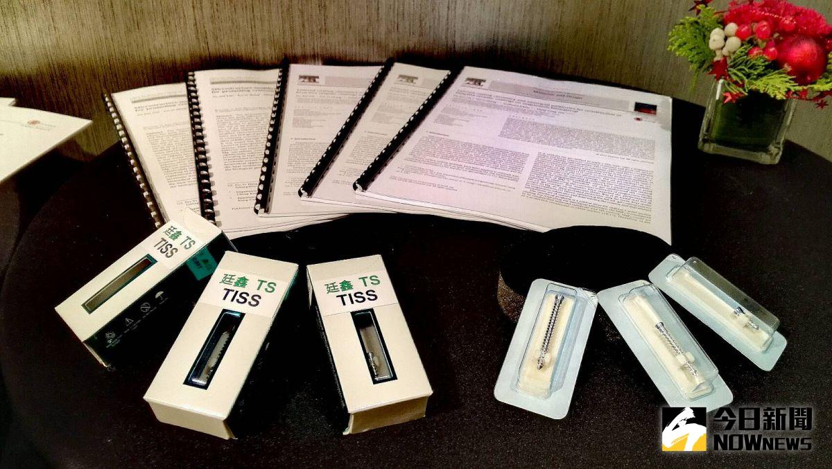 ▲主營項目為鋁合金產品的廷鑫興業(2358)，與成功大學合作，創新研發生醫材料鎂骨釘產品。該產品可被人體吸收降解，隨尿液排出，免受二次開刀之苦，成為骨科患者的一大福音，並搶攻全球商機。（圖／廷鑫提供）