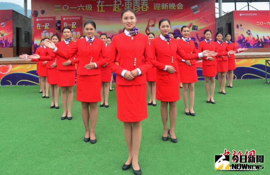 準空姐空少齊跳舞。