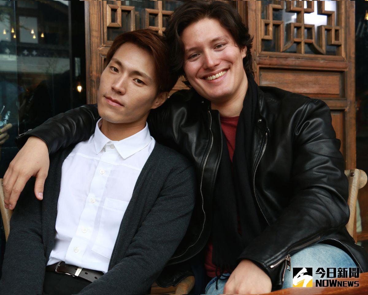 ▲唐振剛（左）和周厚安被讚有「夫夫臉」。（圖／三映電影提供，2016.12.26）