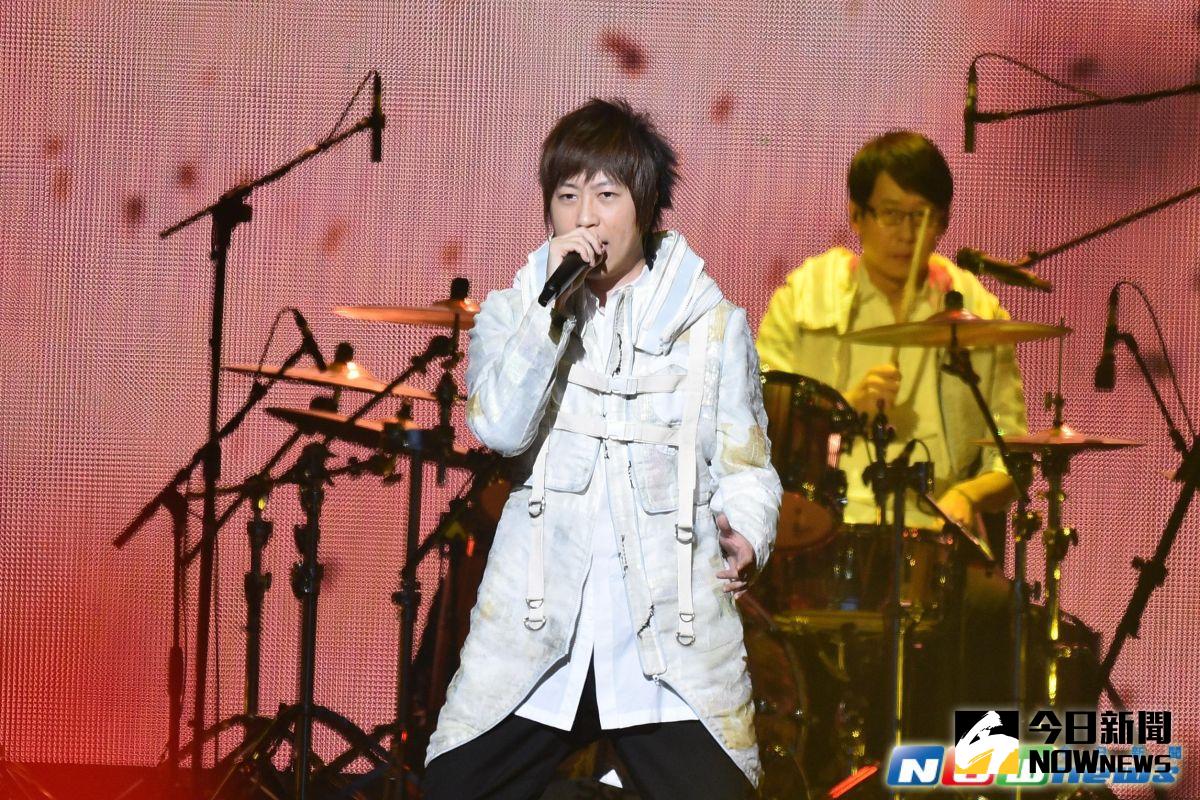 ▲阿信幽默自嘲沒有五年前的感冒一起復刻，可以順利高歌。（圖／記者林柏年攝，2016.12.18）