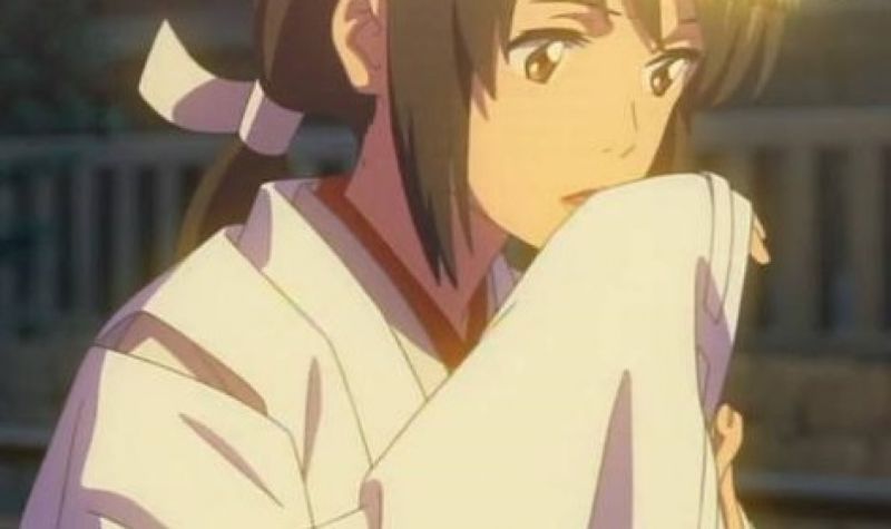 ▲日本電影《你的名字》中，有一幕橋段是「口嚼酒」，用少女咀嚼過的米飯，吐出來發酵成酒。（圖／翻攝自網路）