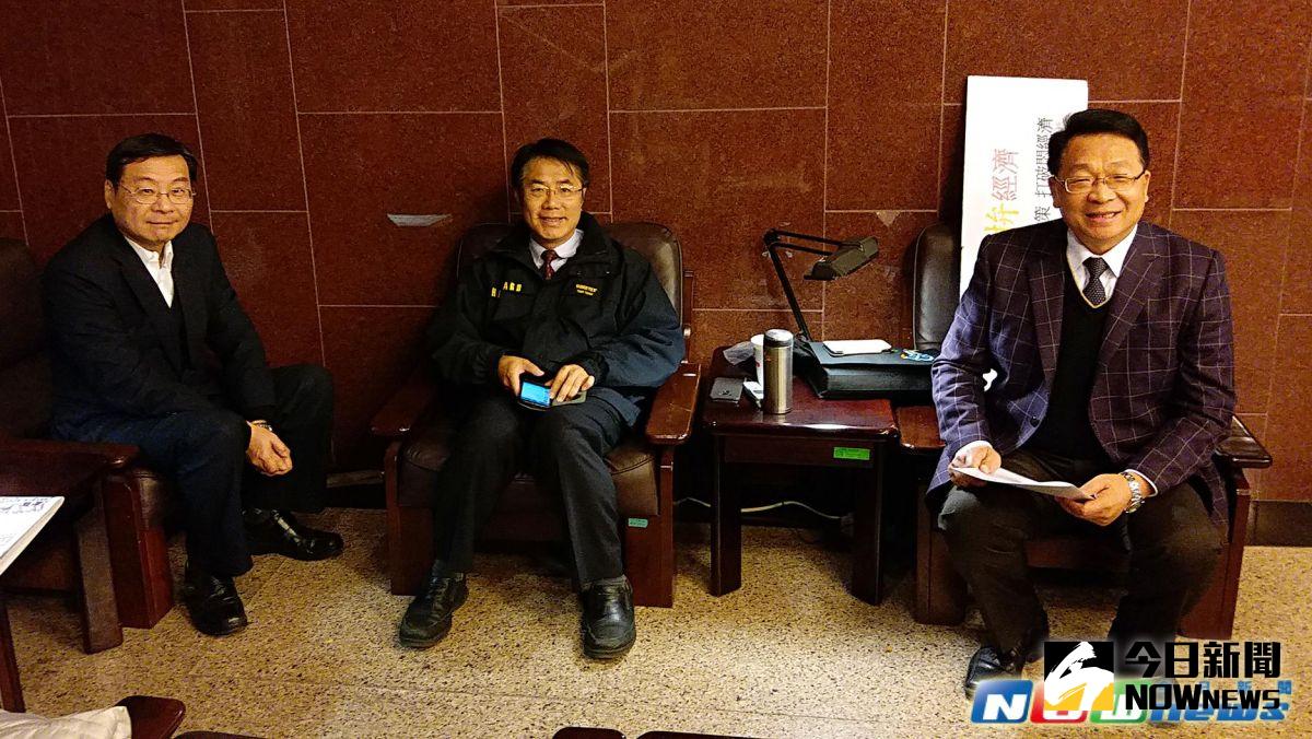 ▲立法院第九屆第三會期2日八時起開始辦理報到，報到的前三名不出意外，還是由民進黨立委陳歐珀、黃偉哲、及國民黨立委曾明宗包辦。（圖／記者邱明玉攝,2017.2.2）