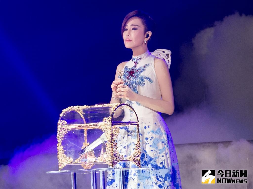 ▲江蕙封麥9年，昨日宣布將在國慶晚會上開唱，有部分質疑聲浪，不過江蕙鐵粉隨即反擊，讓酸民全都閉嘴。（圖／寬宏藝術提供）