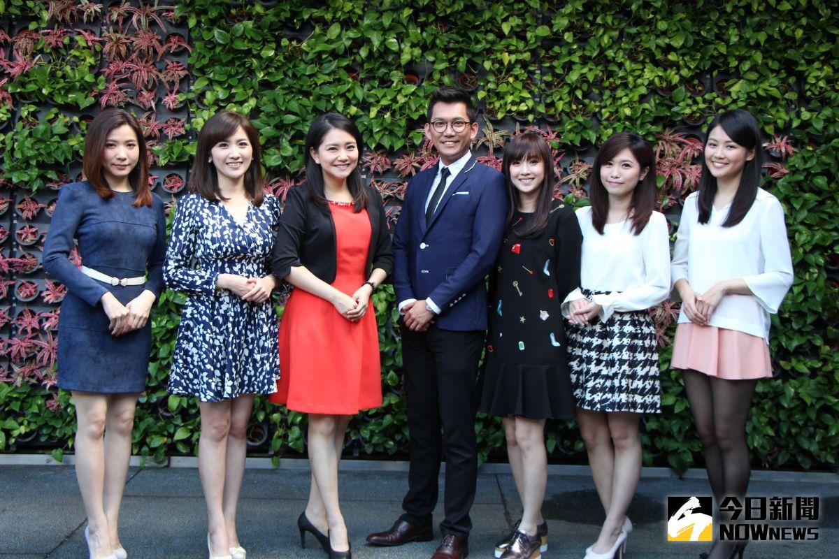 ▲中視主播群展望2017，用專業帶來新聞新視野。（圖／中視）