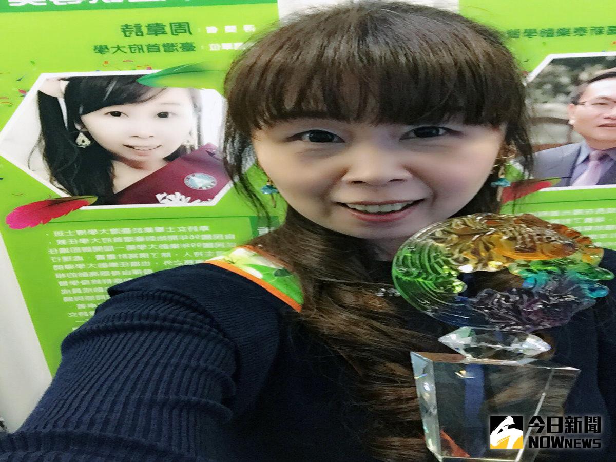 由教育部舉辦的第3屆樂齡教育奉獻獎評選，台灣首府大學健康與美容事業管理系周韋詩老師榮獲卓越領導獎。