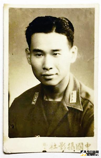 1945年雙目失明前的錢建民。