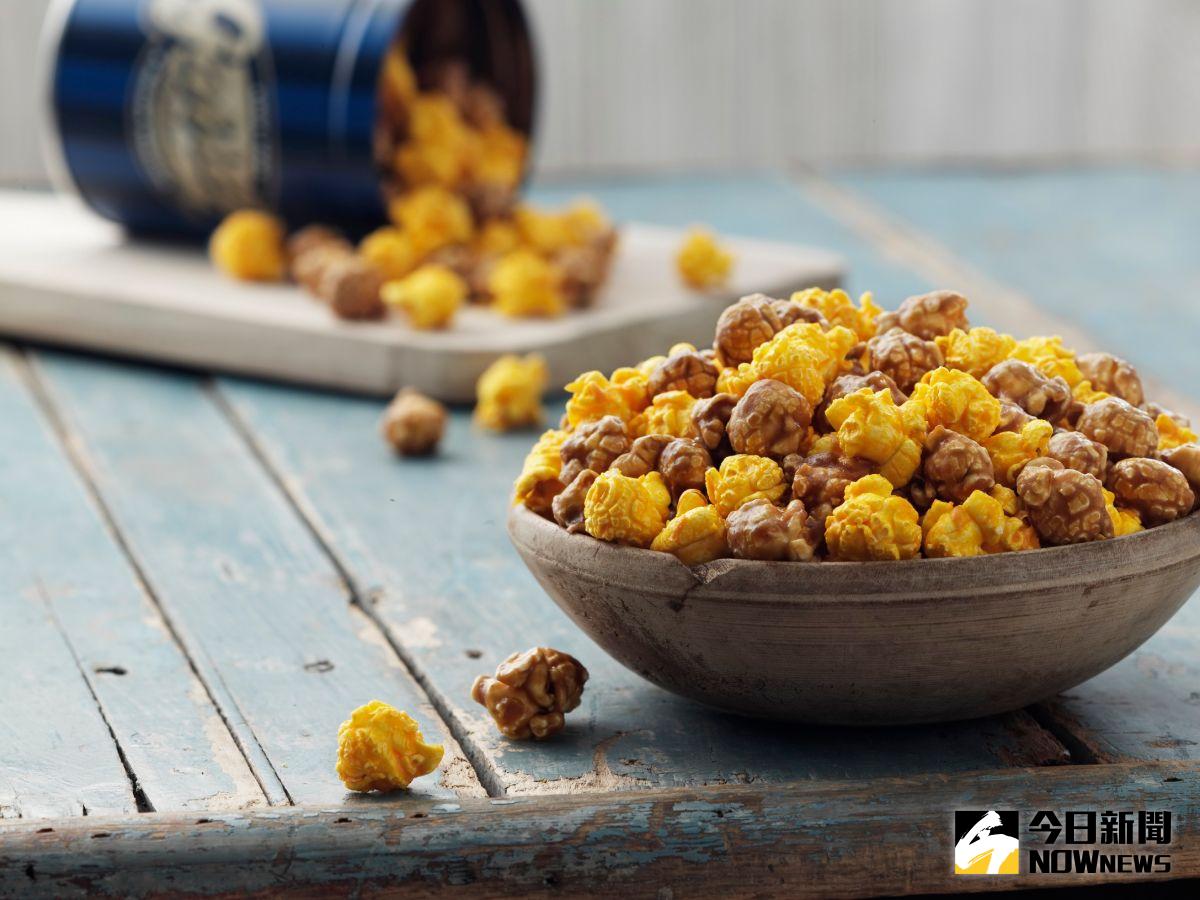 ▲歡慶聖誕節及跨年，芝加哥爆米花 Garrett快閃店進駐SOGO復興館，開賣聖誕節限定的禮物桶，單筆消費滿額可獲得台灣限定的托特包。（圖／Garrett提供）