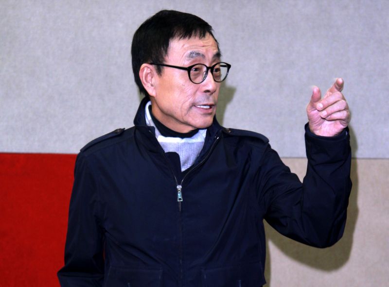 年屆71的藝人劉家昌召開記者會，駁斥婚變的傳聞。（記者朱家彥／攝影）