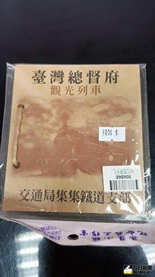 ▲有民眾將物資中心30元與100元商品標籤交換，以低價結帳。（圖／新北愛馨物資中心）