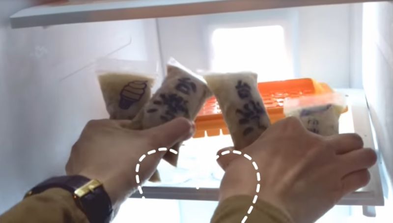▲媽媽牌綠豆湯自製成冰棒，是台灣懷舊的經典味。（圖／翻攝自youtube）