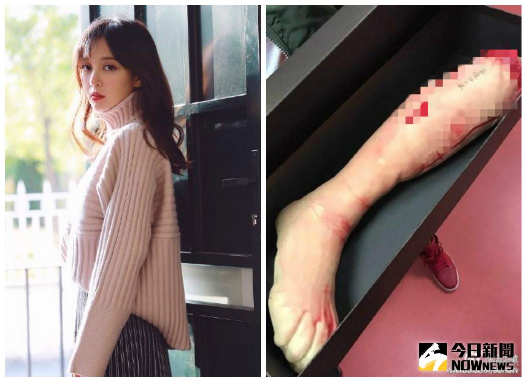 ▲汪小敏（左）演出舞台劇之前，在後台收到裝有「流血假肢」的禮盒。（圖／翻攝自微博，2016.12.26）