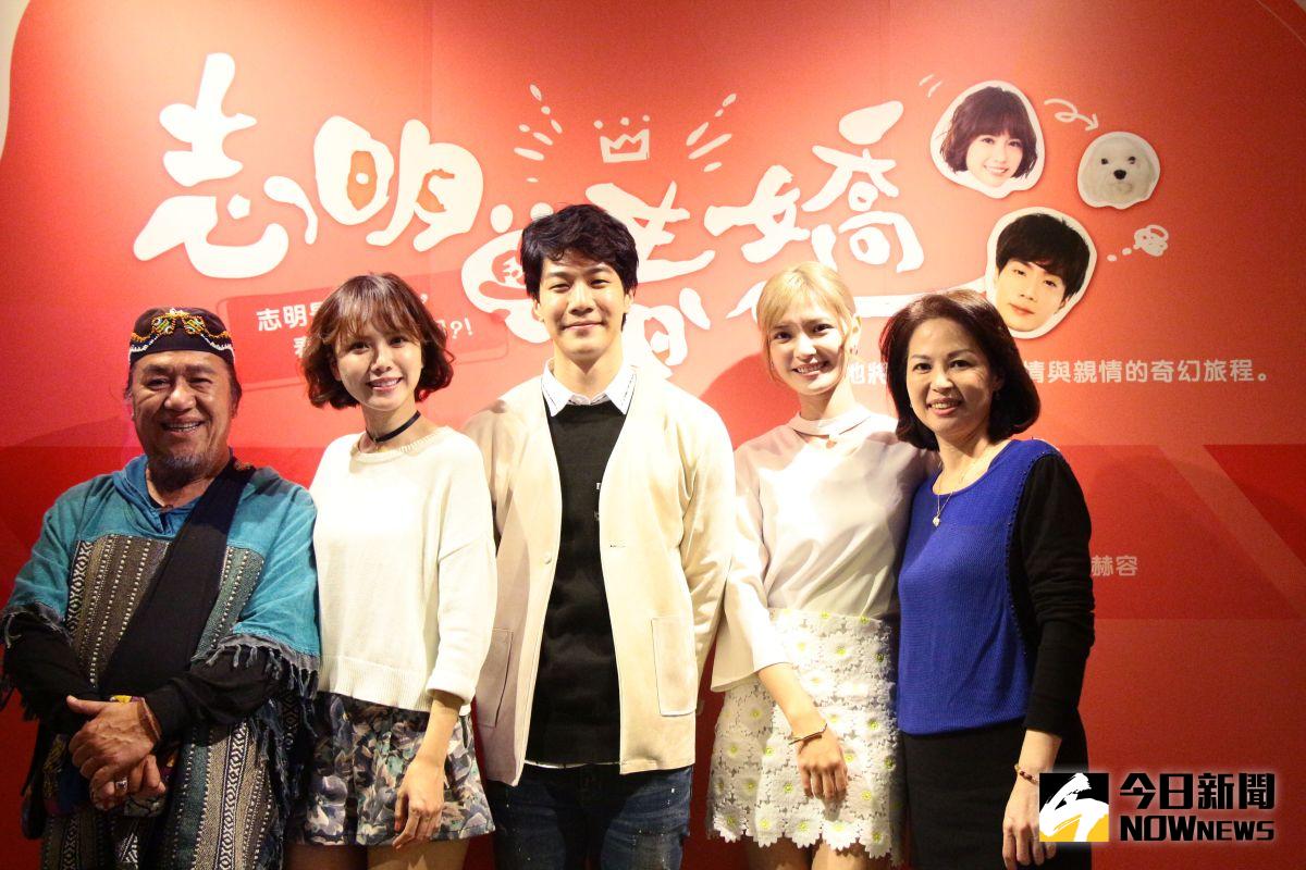 ▲MC40薛仕凌、方語昕、吳子霏、北原山貓吳廷宏、赫容、Gino、脖子出席《志明與春嬌》記者會。（圖／CHOCO TV，2016.12.27）