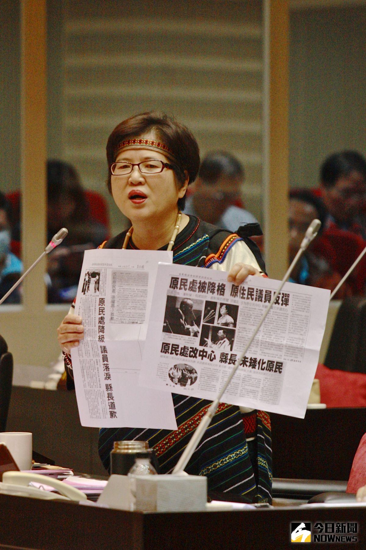 ▲原住民籍縣議員黃月娥質詢為同胞爭權益。（記者許素蘭／攝）