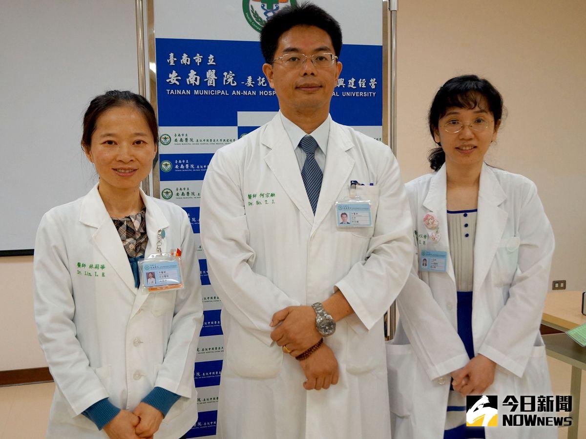 ▲(左起)林莉華中醫師、中醫部何宗融部長、兒科賴以修醫師。