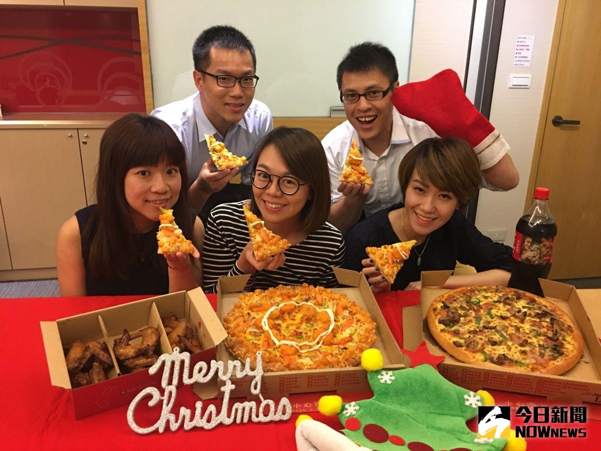 ▲迎接年底聖誕節及跨年的到來，必勝客搶攻年底商機不僅推出全新冬季定口味海陸披薩，更祭出聖誕跨年套餐，讓消費者可以一路瘋到2017年。（圖／必勝客提供）