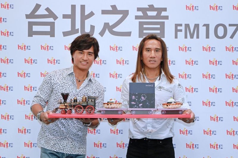 ▲動力火車即將發行精選專輯，出道20年來，兩人一起打拼的過程雖然辛苦，但也發生過許多趣事。（圖／HitFM提供，2016.12.06）