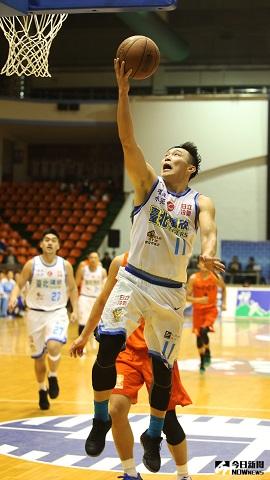 ▲張智峰（上籃者）表示自己會隨時做好上場的準備。（圖／籃協提供）