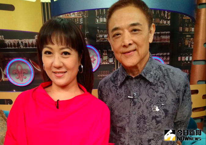 ▲小亮哥靠手寫情書追到佳人，卻被老婆林姿佑當眾吐槽。（圖／衛視中文台提供，2016.12.13）