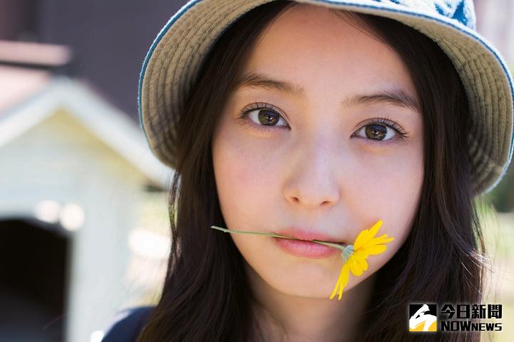 ▲佐佐木希上妝素顏都是仙女級。（圖／翻攝自ORICON STYLE）