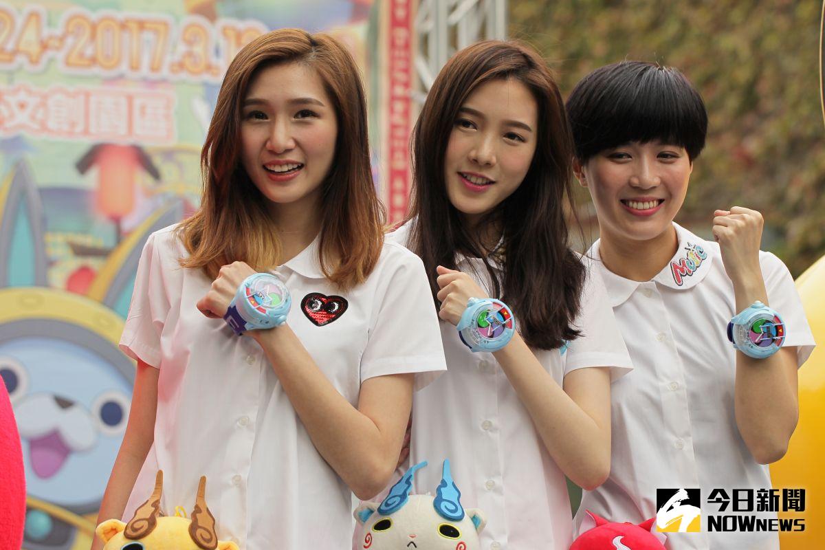 ▲喬紫喬中的成員大喬（左）跳妖怪手錶的舞蹈不慎露底褲，還透露自己曾被女鬼糾纏。（圖／夏哥創意工作室提供，2016.12.23）