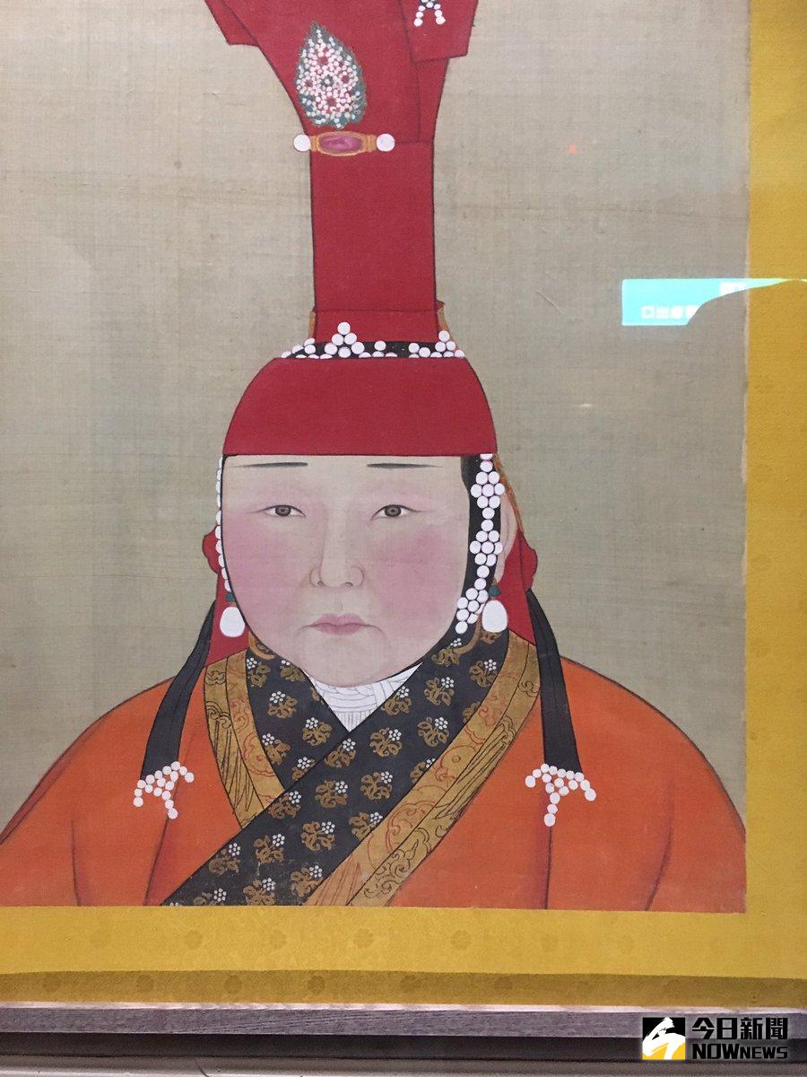 ▲櫻花妹去故宮，卻發現撞臉元朝皇后。（圖／翻攝自推特）