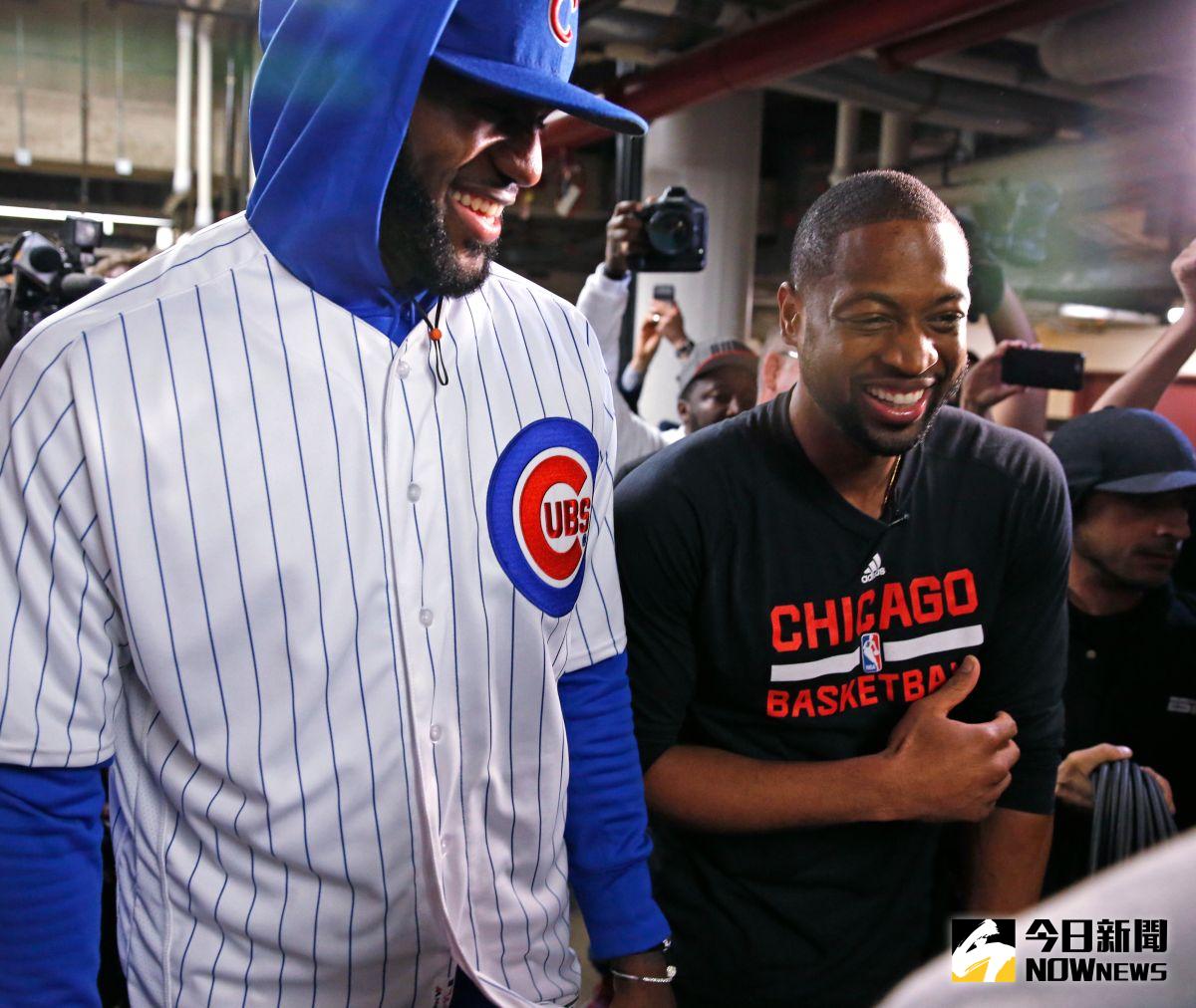 ▲LeBron James、履行他的諾言，穿著芝加哥小熊隊的球衣來出戰公牛隊。（圖／美聯社／達志影像）
