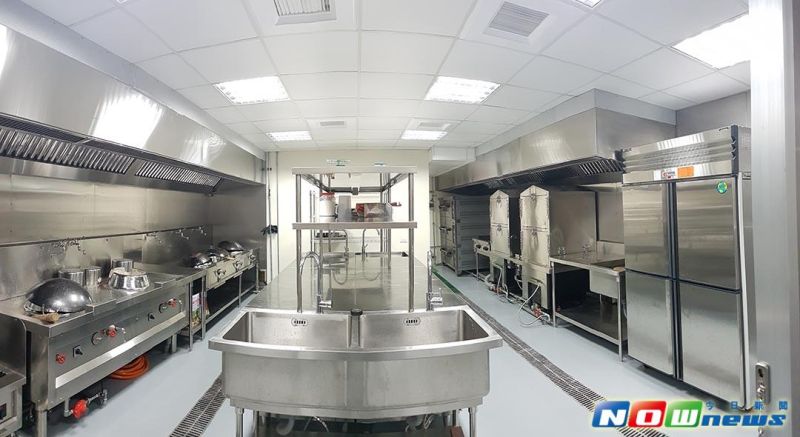 ▲李榮鍠斥資三千多萬，打造一間符合ISO 22000規範，以及HACCP危害分析的中央廚房。（圖／樂食餐廳提供）