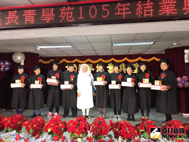 ▲太平長青學苑舉行畢業典禮。（圖／林重鎣攝）