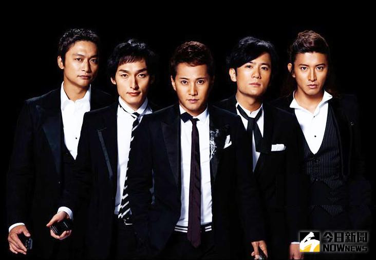 ▲SMAP閃電解散　木村拓哉(最右)人氣跌落谷底。（圖／翻攝自Johnny's官網）