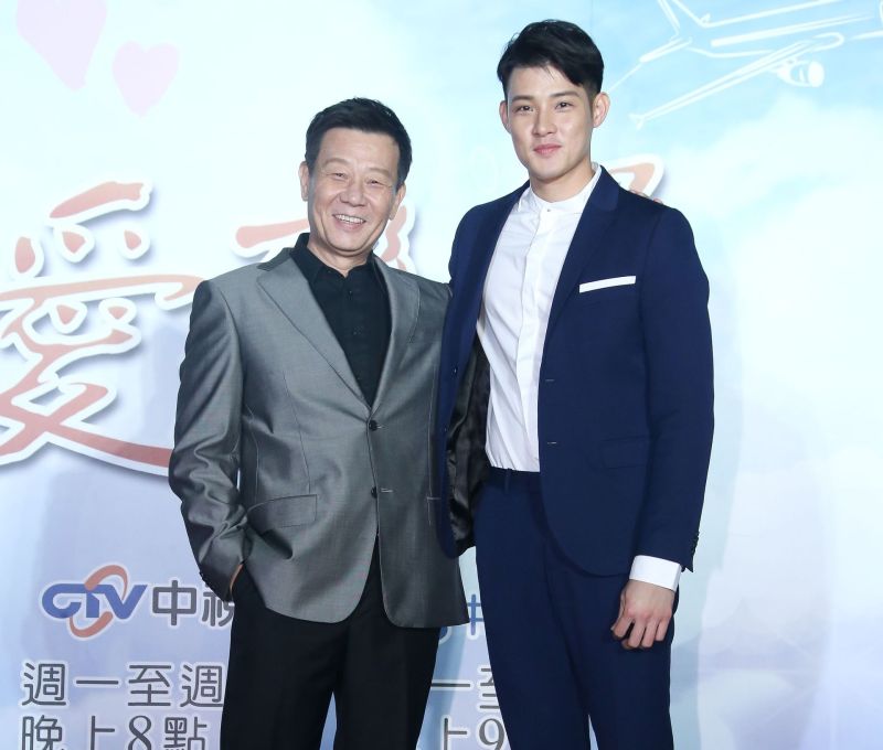 ▲寇世勳、寇家瑞父子在《讓愛飛揚》首度同台飆戲。（圖／中天，2016.12.27）。（圖／翻攝自網路）