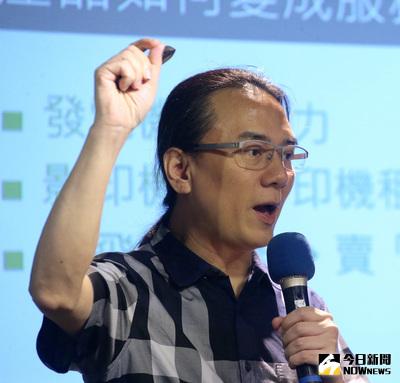 「2016第五屆河右岸台北論壇─亞洲．矽谷」16日在台北舉行，以智慧城市和數位經濟兩大核心議題進行討論，和沛科技總經理翟本喬（圖）以「雲端科技、大數據與智慧城市」為題演講。中央社記者吳翊寧攝　105年10月16日