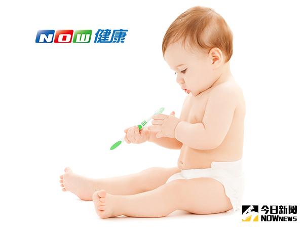 ▲嬰幼兒換牙前也一定要養成刷牙的習慣。（圖／ingimage）
