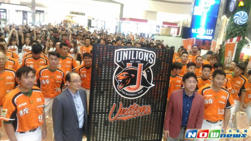 ▲統一獅公佈新隊徽，以無懼的猛獅作為新球季的球隊代表。（圖／黃建霖攝）