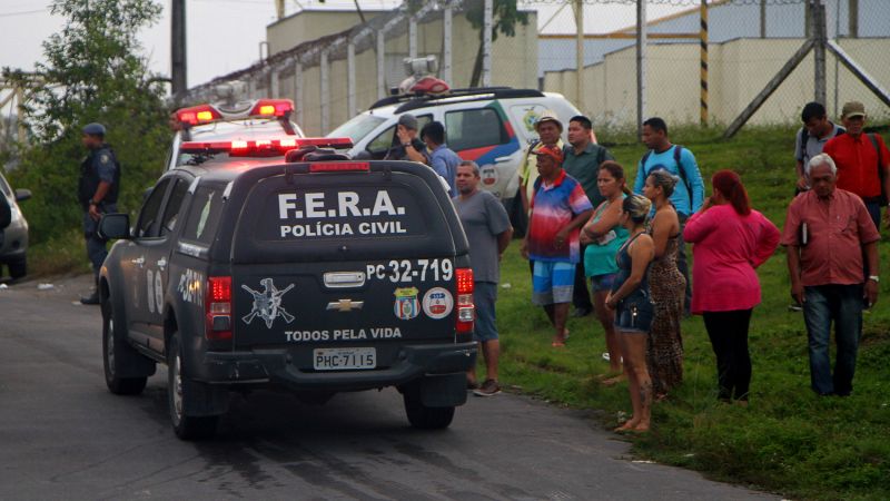 ▲巴西瑪瑙斯市監獄暴動至少造成60死，監獄外焦急的家屬在等候消息。（圖／達志影像／美聯社）