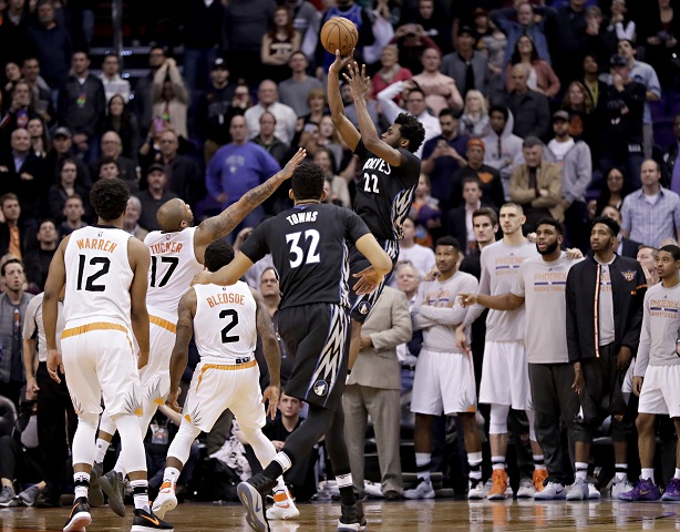 ▲Andrew Wiggins（出手者）絕殺得手率灰狼1分擊敗太陽。（圖／美聯社／達志影像）