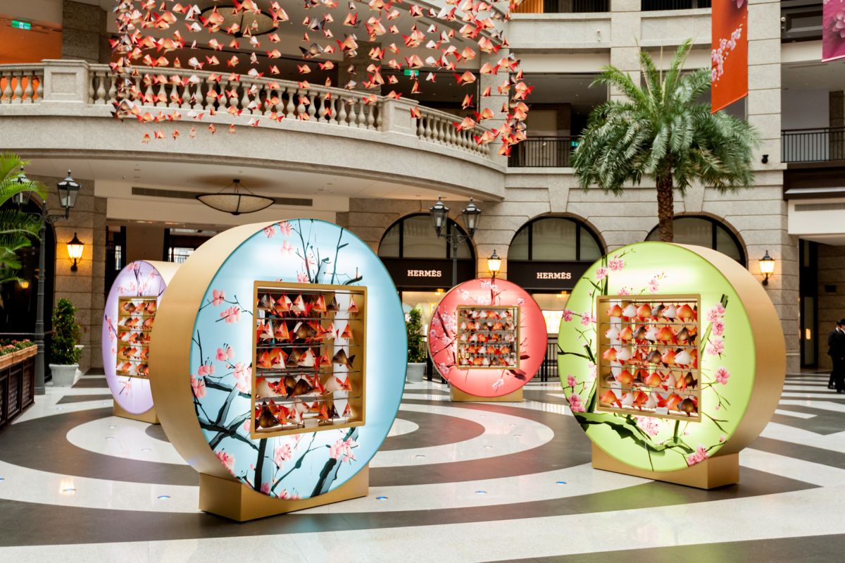 ▲BELLAVITA寶麗廣塲即日起到2月5日舉行新年活動，中庭布置再度成為熱門打卡地點。（圖／BELLAVITA提供）