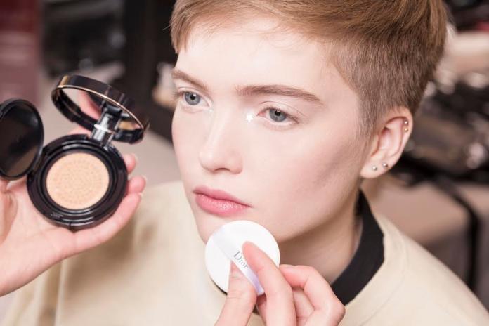 ▲Spring-Summer高級訂製秀場後台花絮照。（圖／公關提供）