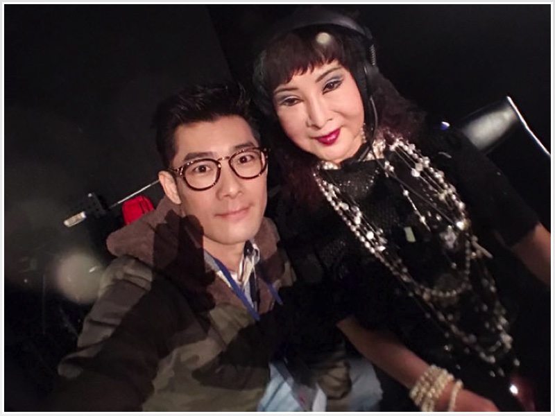 ▲施易男（左）和媽媽小明明母子情深。（圖／翻攝施易男臉書，2017.01.08）