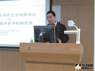 許盤清教授在香港中文大學講學。