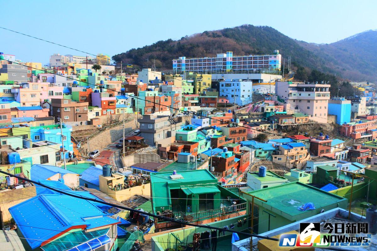 ▲「甘川文化村」裡的景色，大概就是六七十年前的韓國，沿著山丘呈階梯式的建築物，由一條條小巷子串聯起來。（圖／記者王苡嫣攝）