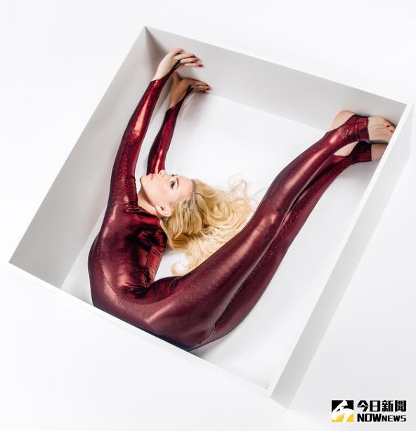 世界「最柔軟」女孩再秀驚人柔術。