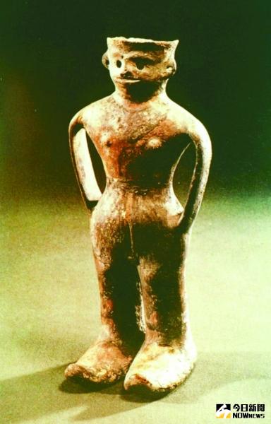 甘肅玉門出土的四壩文化人形陶器。