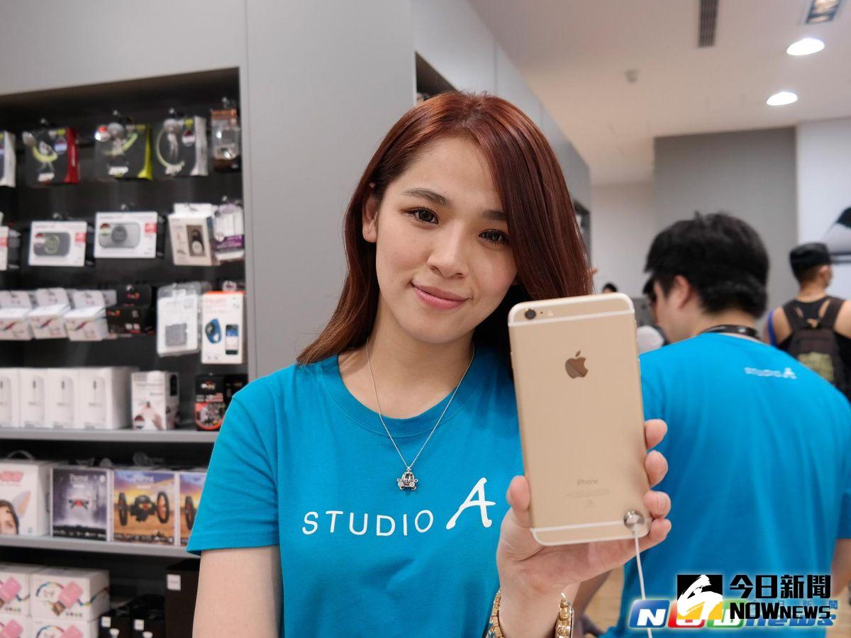 ▲STUDIO A今日（26）凌晨0:00於信義區Neo19旗艦店跨夜首賣iPhone 6／6 Plus（圖／記者甘偉中攝）