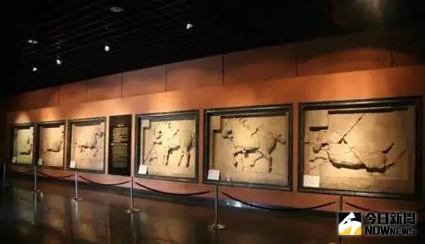 西安碑林博物館的石刻藝術館中，「昭陵六駿」一字排開，其中流失的「颯露紫」和「拳毛騧」二駿為複製品。