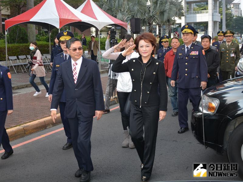 圖說：市長及市議長共同校閱警、軍、消防及協勤民力等維安人員、車輛裝備。（圖／記者郭政隆攝影）