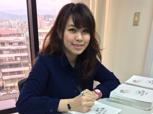 彎彎吃到飽餐廳「狂嗑哈密瓜」1吃法被炎上！刪文道歉粉絲逆風挺
