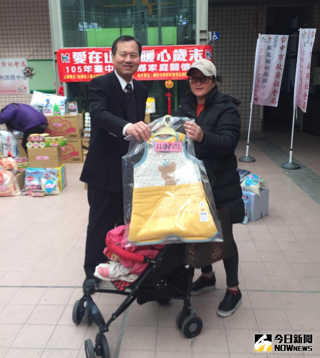 ▲台中榮總醫院院長許惠恒（左一）。（圖／資料照）