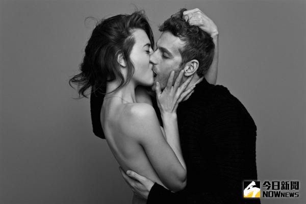 來自紐約的攝影師Ben Lamberty拍攝的接吻照。