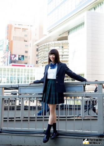▲佐藤詩織穿制服。（圖／翻攝自推特）