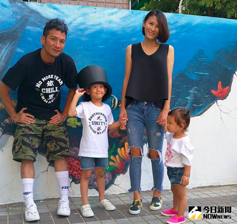 ▲高山峰婚後一改浪子形象，變身好爸爸、好老公。（圖／翻攝自高山峰臉書，2017.01.01）